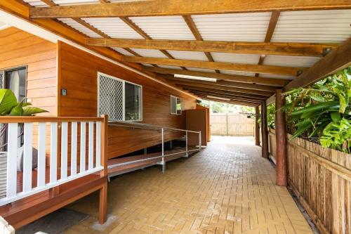 The Cottage - Mountain Views 1BR - 5 min to Beach in Playa Kewarra