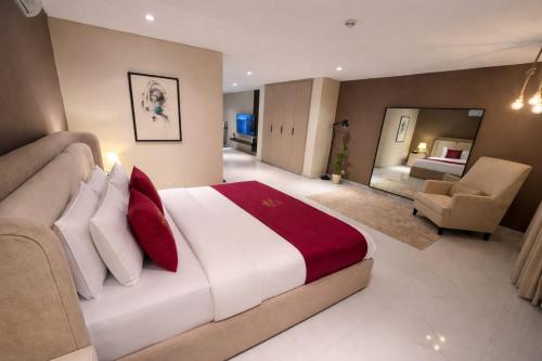 Stay in The Avenair MM Alam - Walk to Cafes & Restaurants - image 10