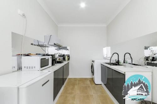 1B house beachside comfy stay in Northern Beaches