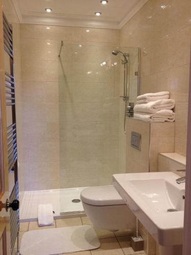 Ascot House - image 2