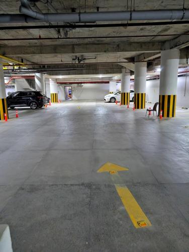 Central Lahore 1 Bed Apartment - The Avenair MM Alam Road By Alvis Suite - image 3