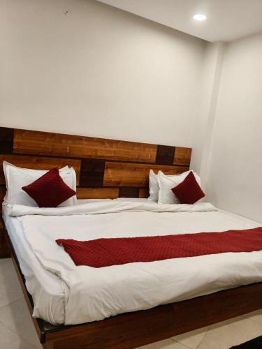 HOTEL SAGAR In 500 METRS DARGH in Muslim Mochi Mohalla