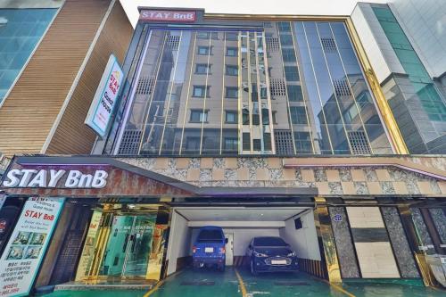 Seoul, Shillim Station 3mins, Airport bus 3mins, Gangnam Hongik Unv' 15mins, Seongsu 40mins near Cf Cafe