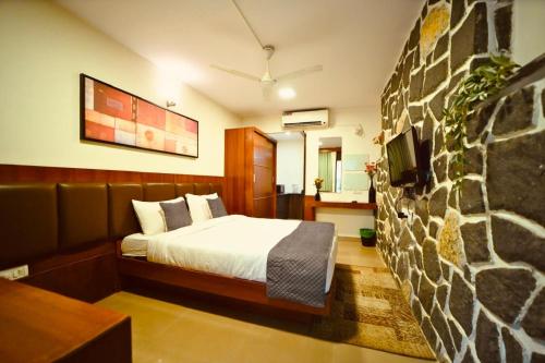 12 Stones Premium Suites in Golf Avenue