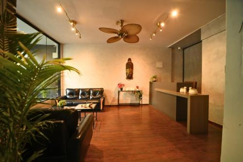 12 Stones Premium Suites in Golf Avenue
