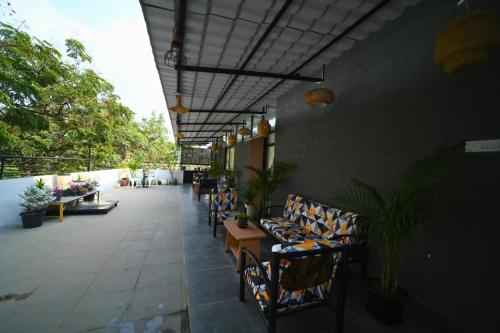 12 Stones Premium Suites in Golf Avenue