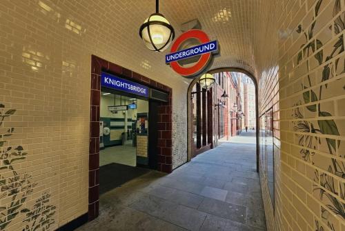 Elegant 1BR Balcony Knightsbridge & Hyde Park - image 12