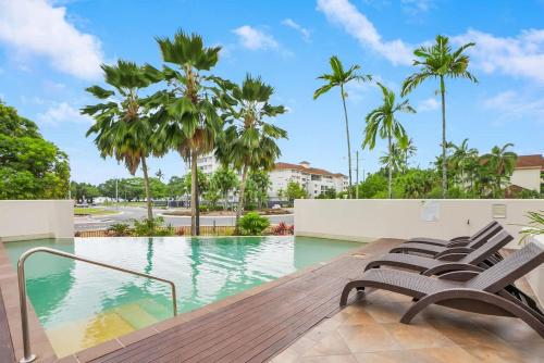 Relaxed Coastal Charm - A Stylish Resort-style Haven - image 2