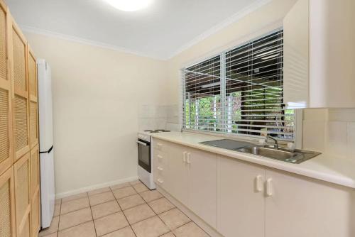 'Tropical Refuge' Classic Queenslander Paradise in Stratford