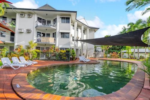Leafy Solace - A Contemporary Cairns City Hideaway, Cairns