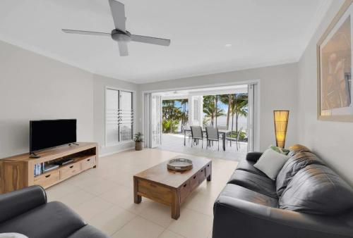 Seascape Solace - Breezy Waterfront Bliss - Palm Cove