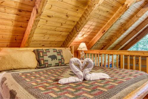 Cozy Mountain Hideaway - image 17