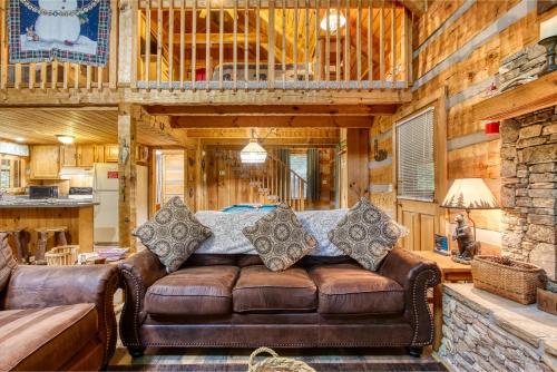 Cozy Mountain Hideaway - image 23