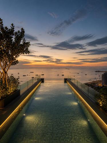 The Edge central pattaya ( the base 2) near The Avenue Shopping Mall