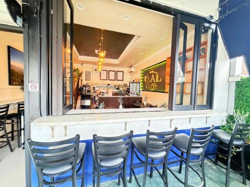 ホームテル スイーツ ホテル (Hometel suites Hotel) in ロサンゼルス（CA）