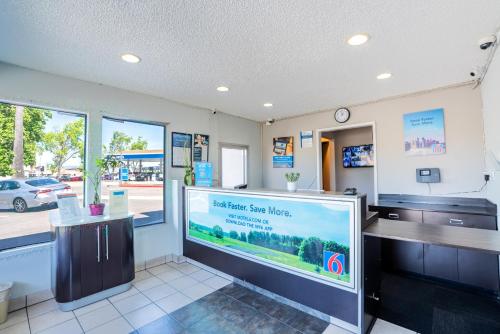 Vestíbulo, Motel 6 Pleasanton, CA in Pleasanton