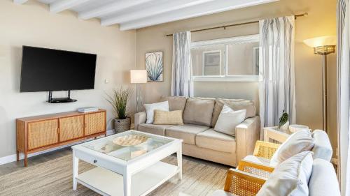 The Edgewater Condos By Avantstay - Newport Beach, CA