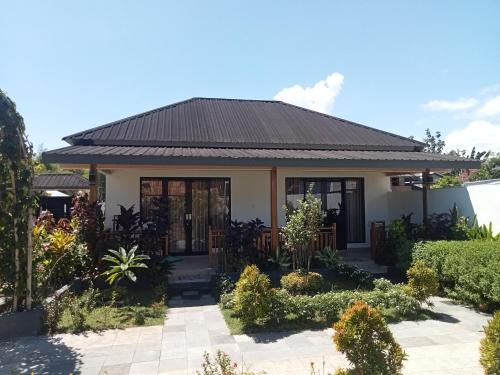 Exterior view, The Jungle Family homestay in Beru