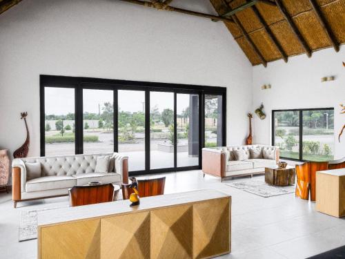 Koplietošanas atpūtas telpa ar TV, Bon Hotel Crown Forest in Agona Swedru