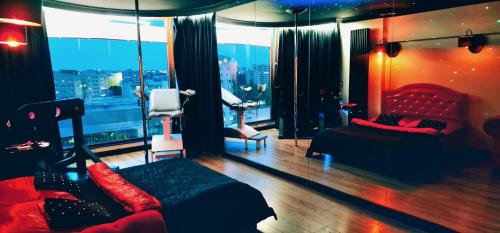 Black Swan BDSM Erotic Apartament