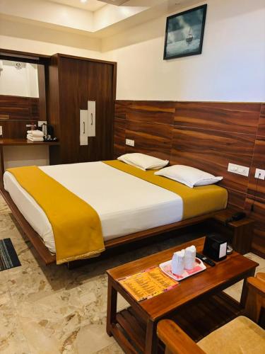 VELAVAN HERITAGE INN in Dharapurama