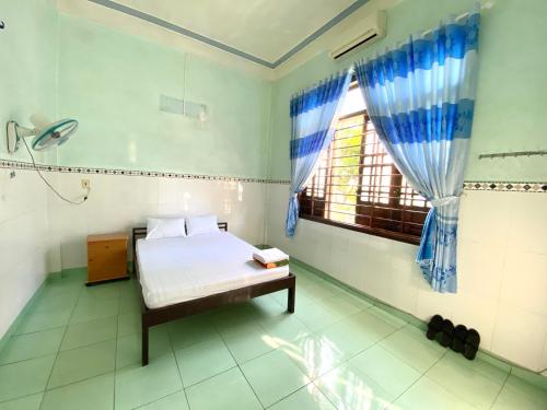 Quoc Khanh Guest House in Perfume River