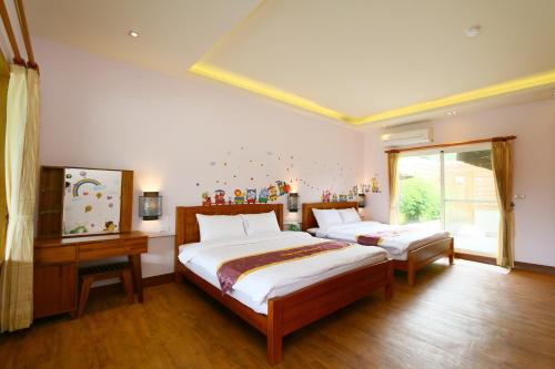 Ruisui Palm Lakes B&B – Ruisui, OR