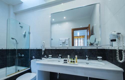 86274121 Hotel Adonis