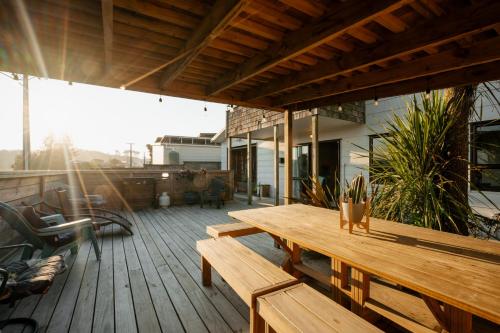 Iekārtas, Waterfront location with estuary outlook and ocean beach access - sleeps 19 in Maketu