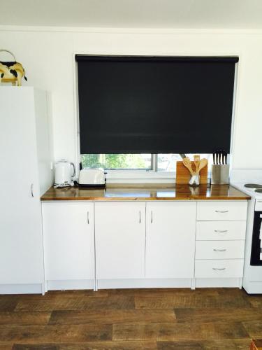 virtuve, Cottage on Cork Steadman Cottage in Vintona (QLD)