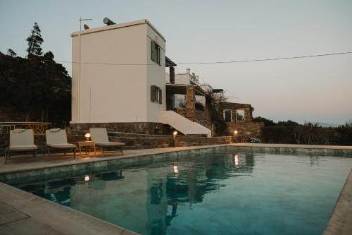 Dinora Stone Villa, Pool & Sea Views in Tinos – khách sạn tại Tinos