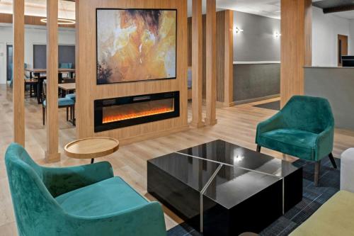 Fairfield Inn and Suites by Marriott Elk Grove - image 28