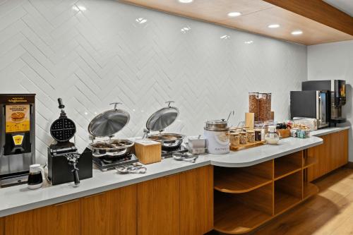 Fairfield Inn and Suites by Marriott Elk Grove - image 26