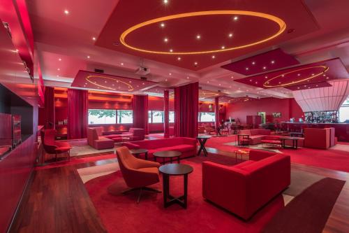 Паб/Коктейль-бар, Airport Hotel Basel-Worldhotel in Базельський