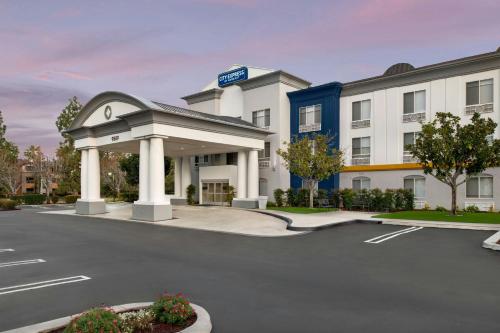 Holiday Inn Express Hotel & Suites Ontario Airport-Mills Mall by IHG in Rancho Cucamonga, USA