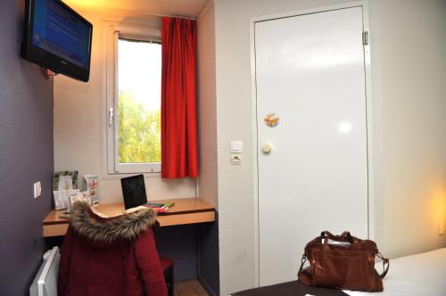 Premiere Classe Niort Est - Chauray - image 13
