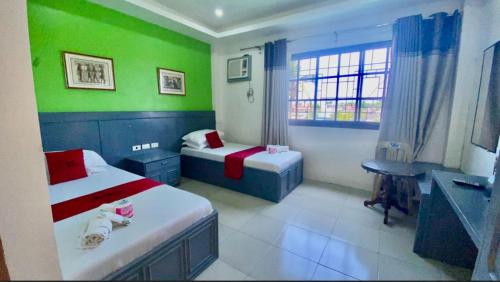 RedDoorz @ Greenview Hotel and Restobar Masbate Room Type - Twin Room