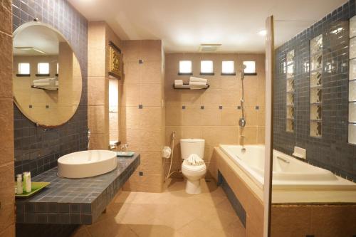 room detail thumbnail 2