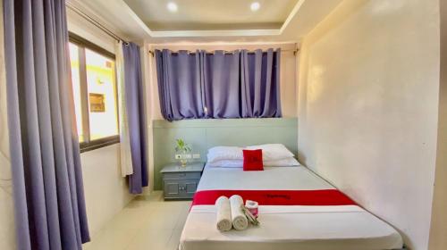 RedDoorz @ Greenview Hotel and Restobar Masbate Room Type - Standard Double Room