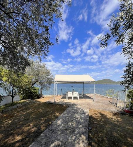 ELAIA by the sea guesthouse in Nies