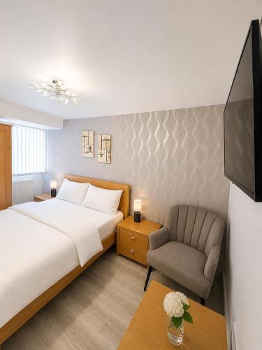 The RS Prime - Homestay Premium Private Rooms Near Train Station, Airport, NEC For Company, Contractor Stays - HS2, JLR Onsite Secure Parking, Birmingham