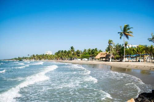 Spacious Coveas Cabin 4 Bedrooms, close to beach, Pet-Friendly