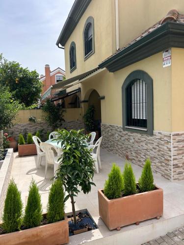 WonderStays Chalet El Naranjo, Seville