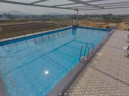 Peldbaseins, Hotel Hampi International in Hosapete