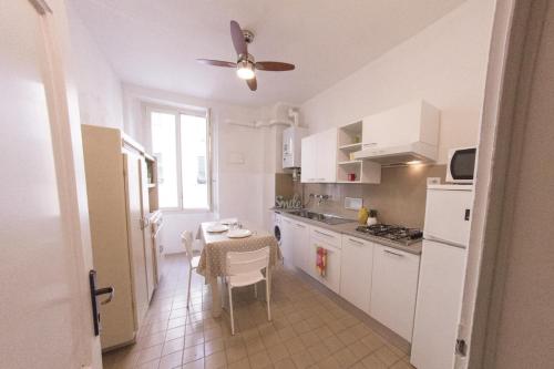 UNYCA - Minimalist 3 bedroom Apartment in Florence