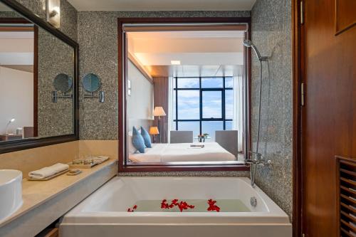 room detail thumbnail 2