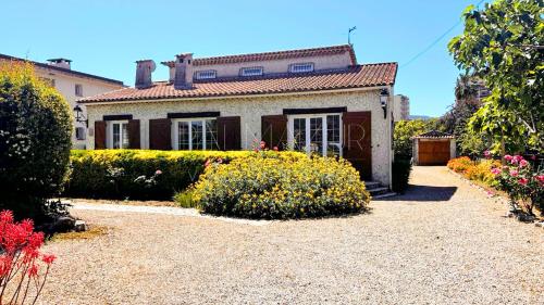 Maison Familiale, avec jardin, à 20 min à pied de la mer