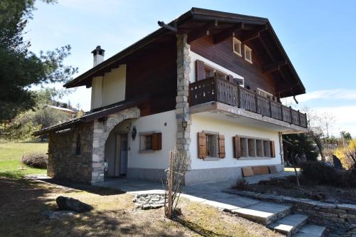Grand Chalet Vercorin pour 10 personnes avec jardin BBQ parking privé et sauna