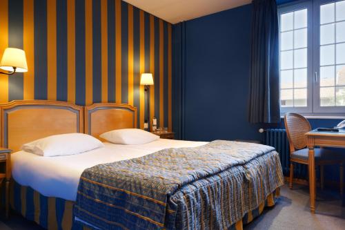 room detail thumbnail 1