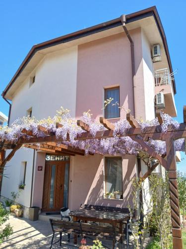 Zenith Guest House in Sozopol